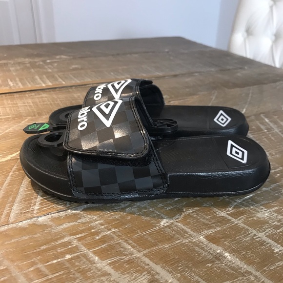 Umbro slides size small NWT - Picture 2 of 4
